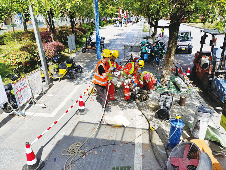  华龙UV-CIPP紫外光固化修复